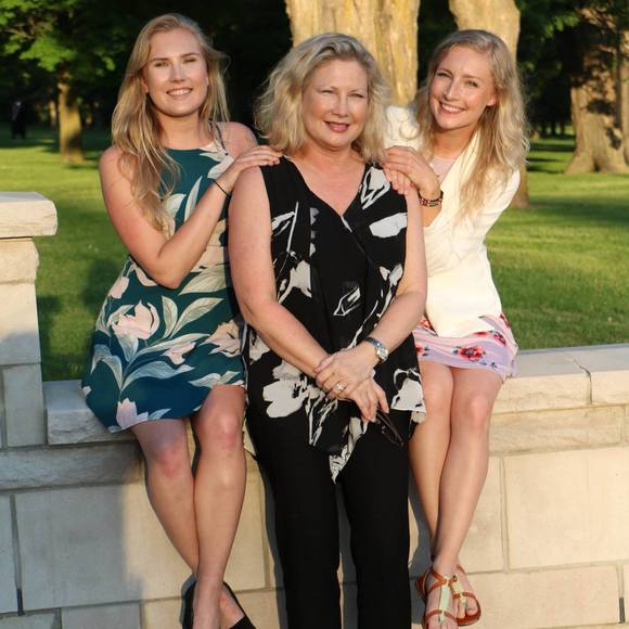 Meet your Posher, Karin - Picture 1 of 1